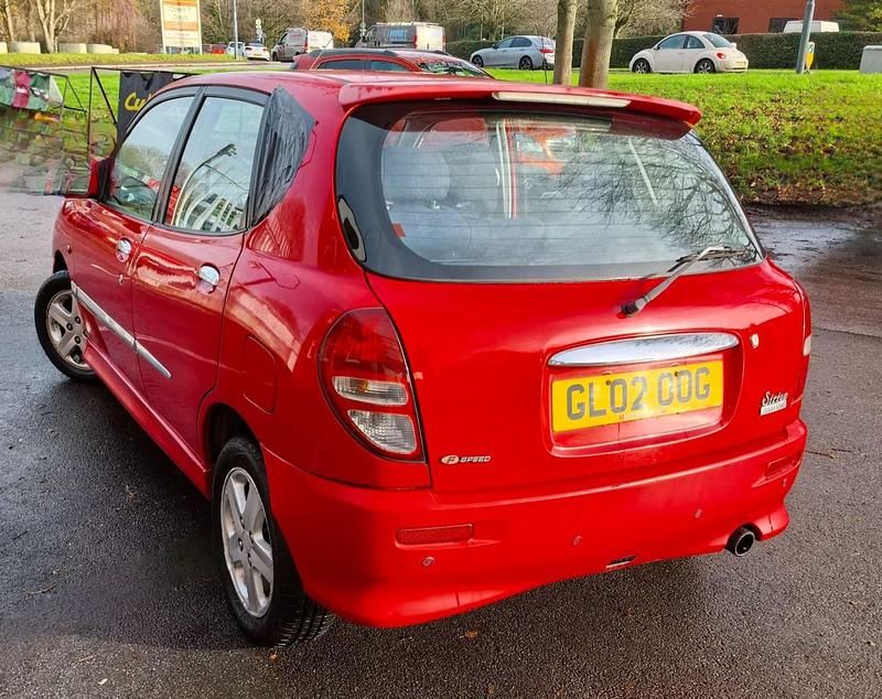 Used Daihatsu Sirion 90 HP (66 kW) 2002 Red Hatchback