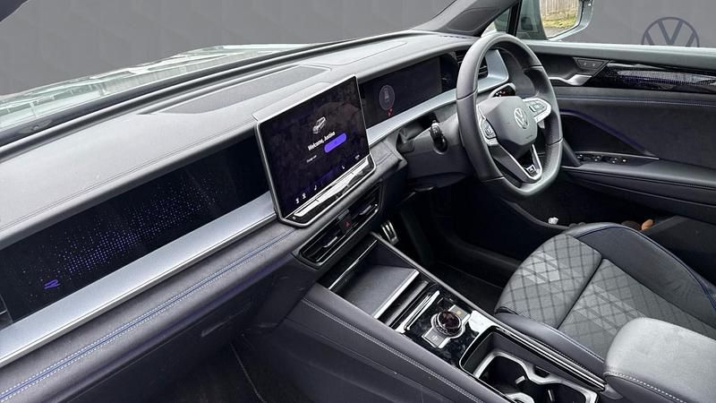 Used VW Touran R-line 150 HP (110 kW) 2025 Green MPV