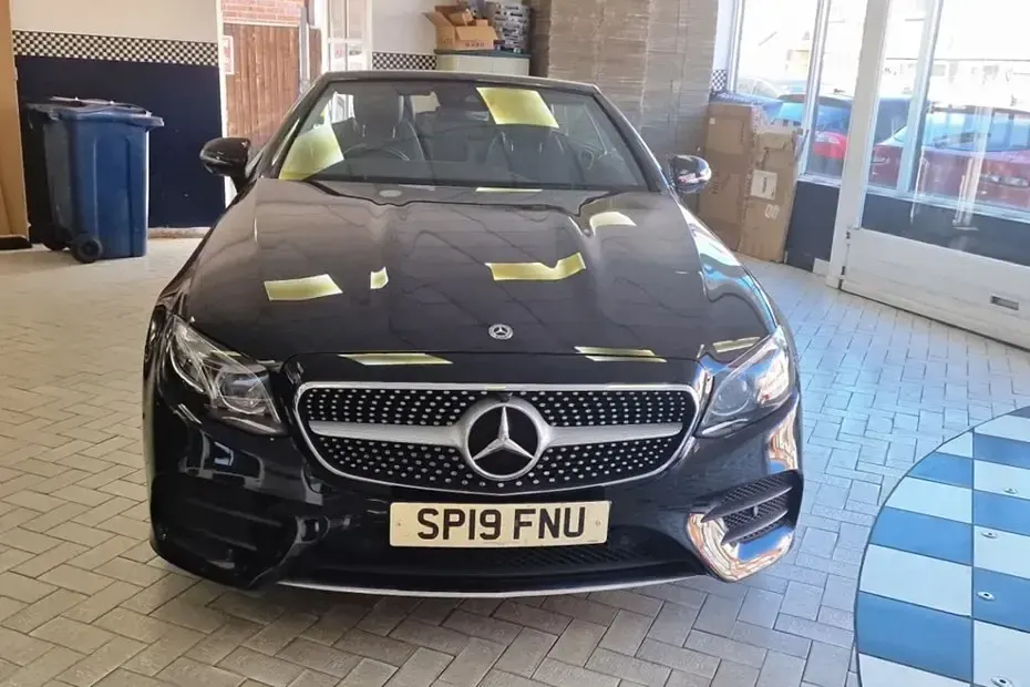 Begagnad Mercedes E220 AMG line 194 HK (142 kW) 2019 Svart Cab