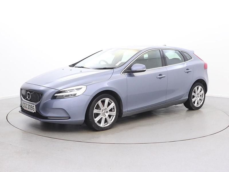 Begagnad Volvo V40 Inscription 152 HK (111 kW) 2018 Blå Halvkombi