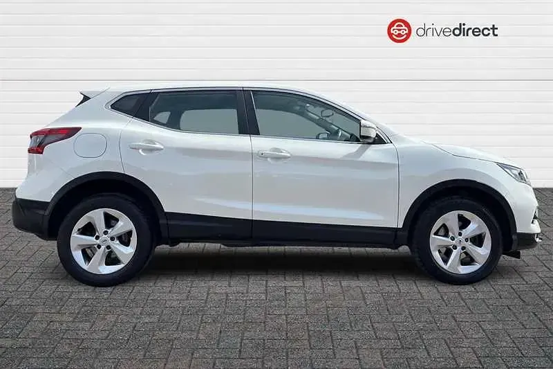 Used Nissan Qashqai Acenta Premium 115 HP (84 kW) 2019 White SUV