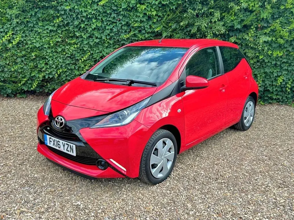 Used Toyota Aygo X-play 69 HP (50 kW) 2016 Red Hatchback