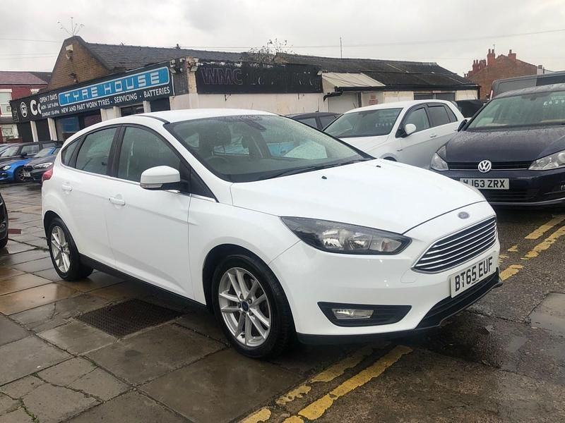 White Used 2015 Ford Focus Zetec Hatchback | £4,999 (Fair price) - Image 1/4