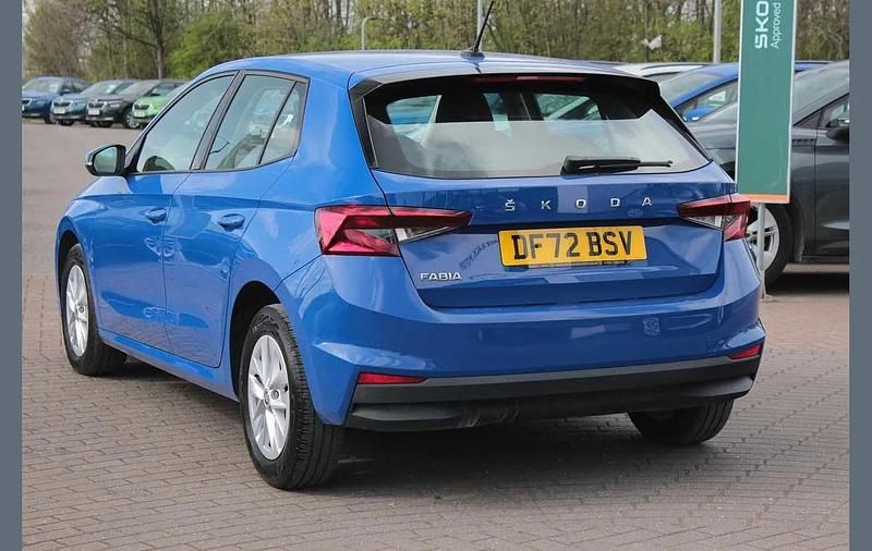 Begagnad Skoda Fabia Comfort 108 HK (79 kW) 2022 Blå Halvkombi
