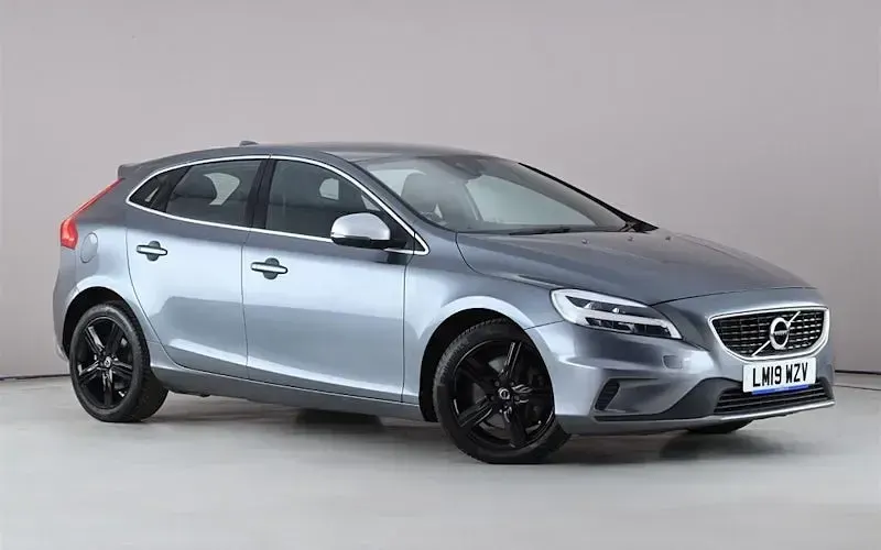 Used Volvo V40 R-Design 150 HP (110 kW) 2019 Hatchback