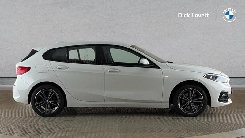 Used BMW 118 Sport Line 134 HP (98 kW) 2022 White Hatchback