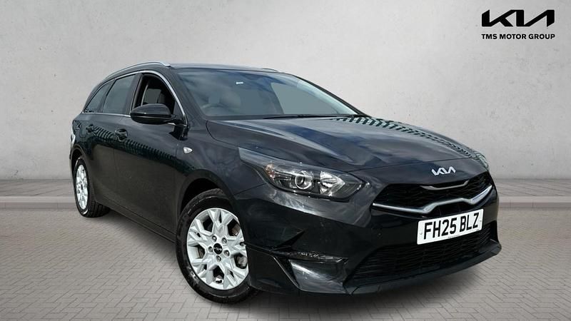 Usado Kia Ceed 138 HP (101 kW) 2025 Preto Citadino