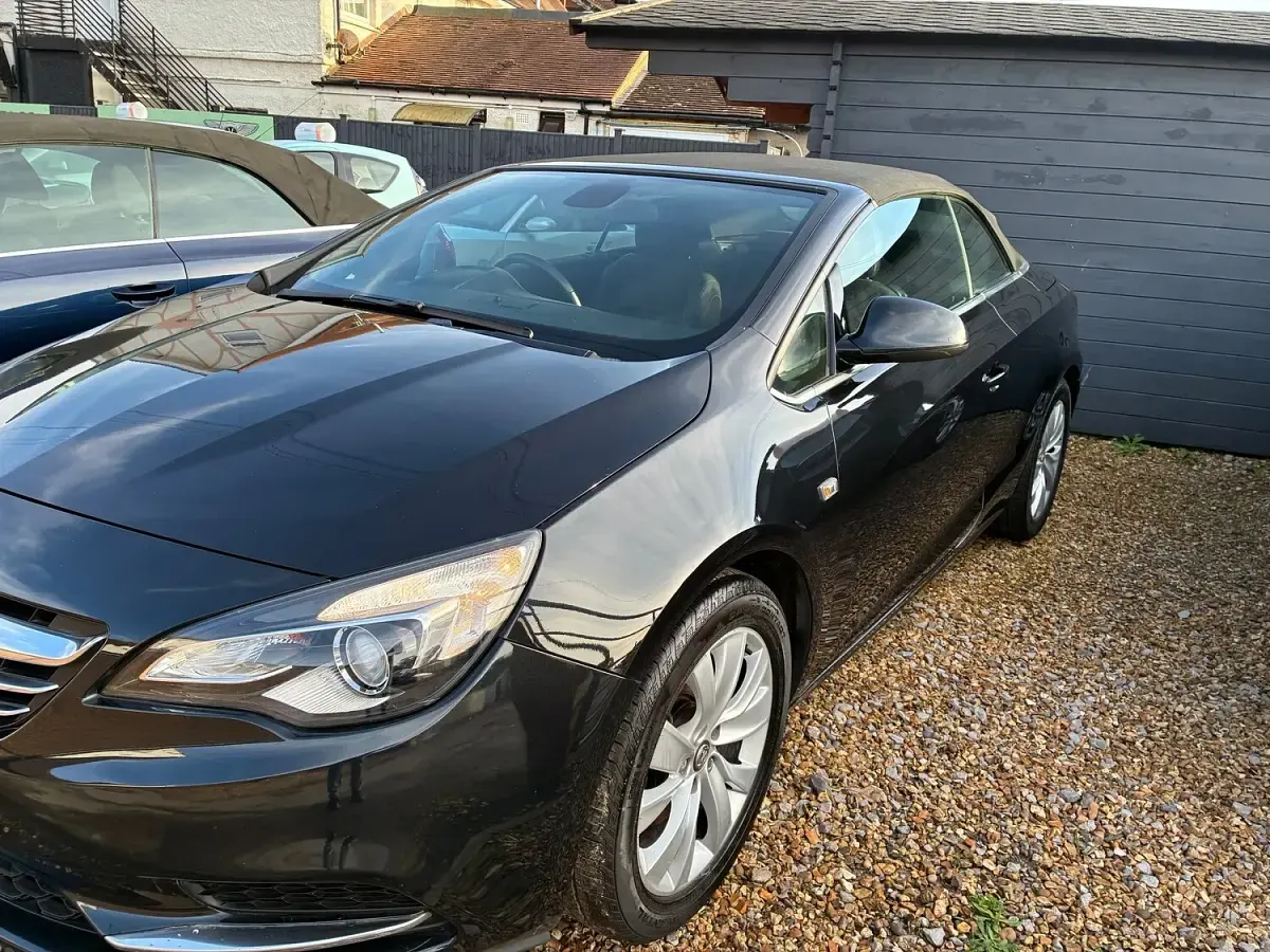 Used Vauxhall Cascada S 140 HP (102 kW) 2014 Black Cabriolet