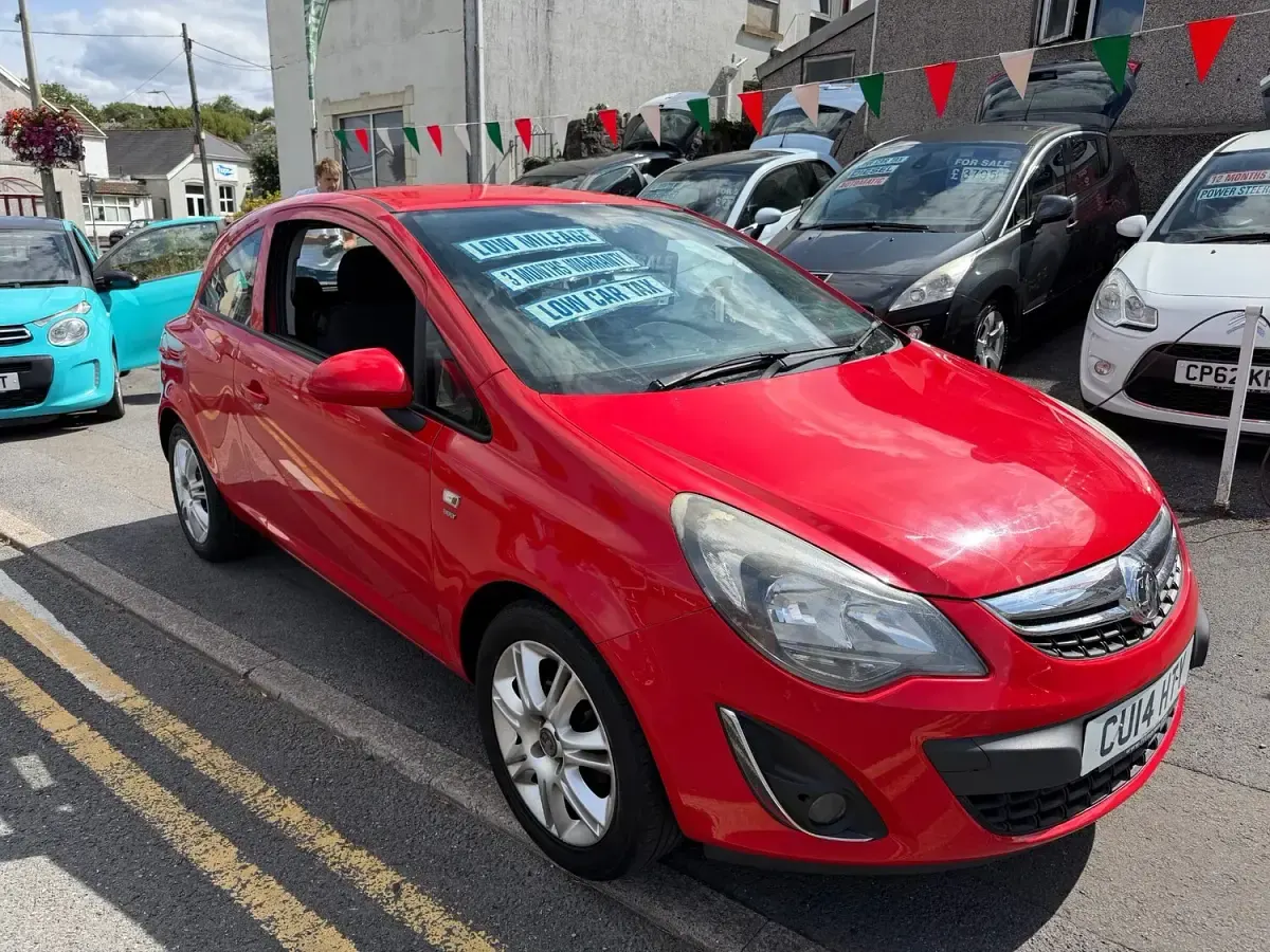 Used Vauxhall Corsa 65 HP (47 kW) 2014 Red Hatchback