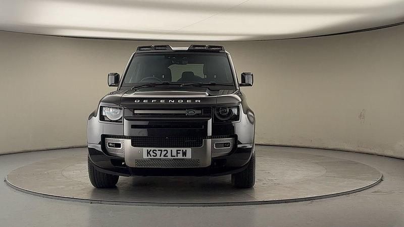 Used Land Rover Defender SE Dynamic 404 HP (297 kW) 2022 Santorini black SUV