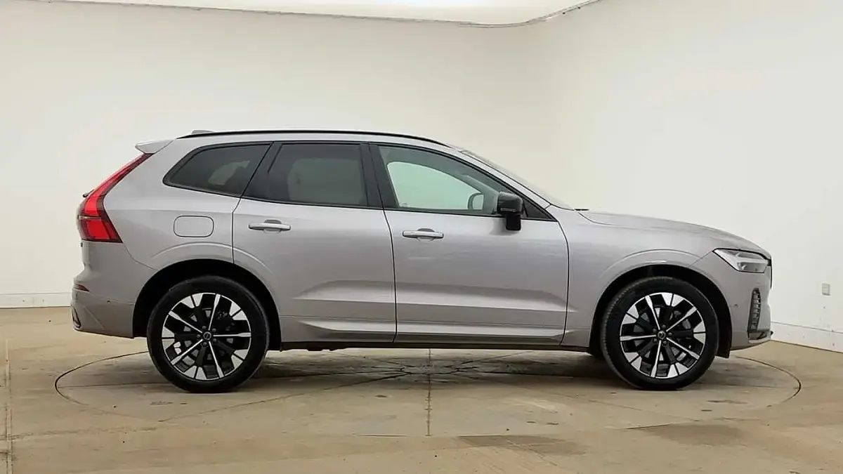Used Volvo XC60 Ultra 250 HP (183 kW) 2025 Silver SUV