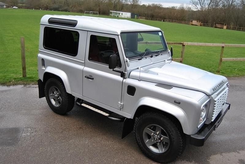 Used Land Rover Defender 122 HP (89 kW) 2014 Silver Estate