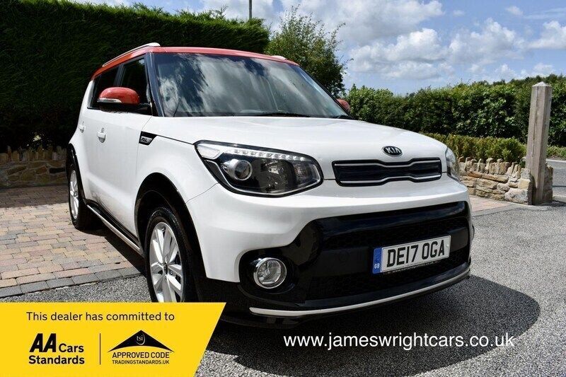 White Used 2017 Kia Soul 2 SUV | £10,638 (Fair price) - Image 1/4