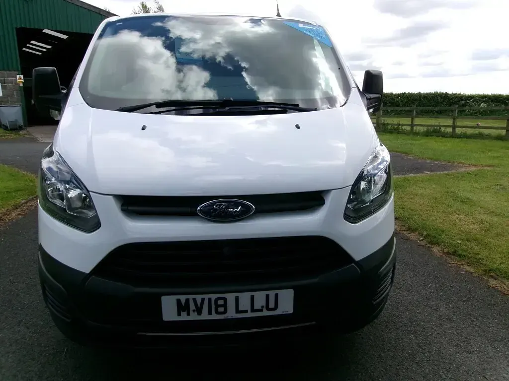 Used Ford Transit Custom 105 HP (77 kW) 2018 White Van