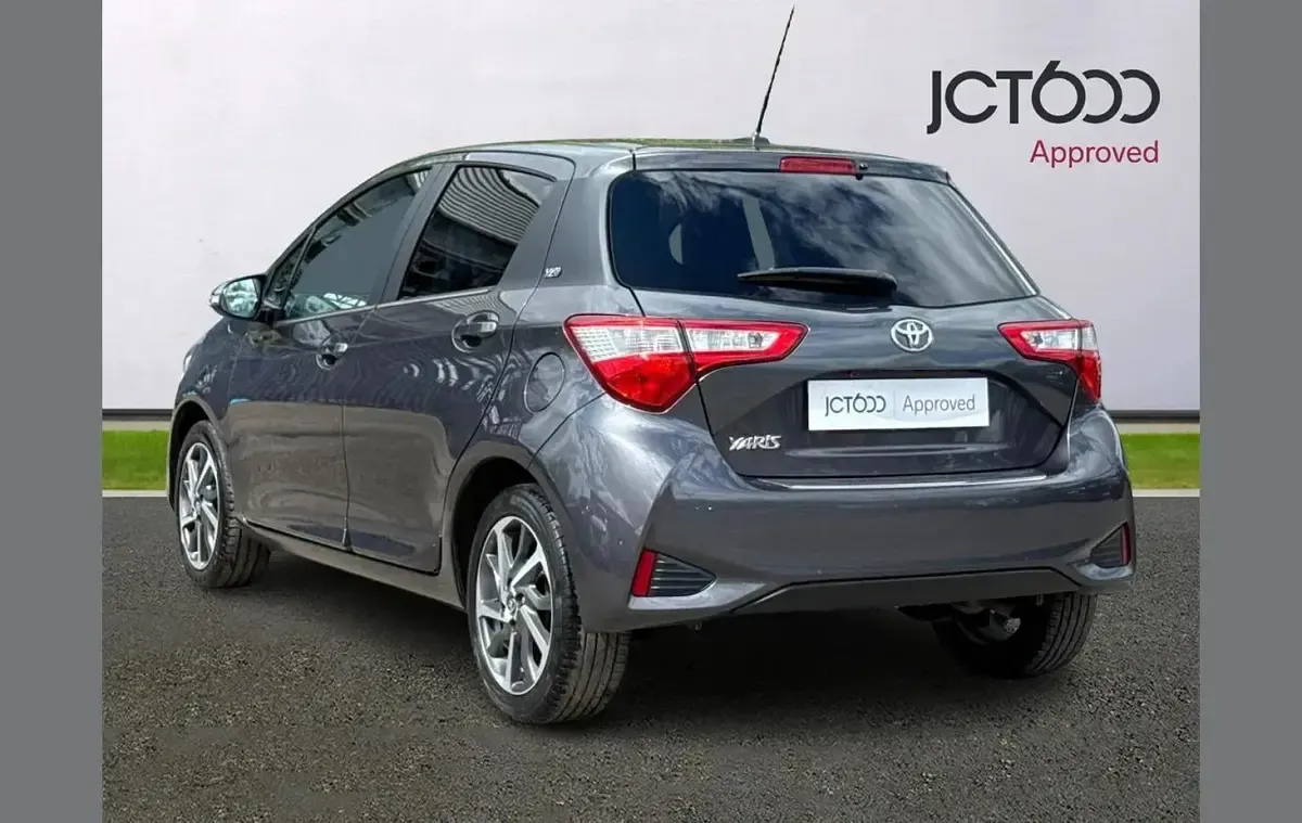 Używany Toyota Yaris 109 KM (80 kW) 2020 Szary Hatchback