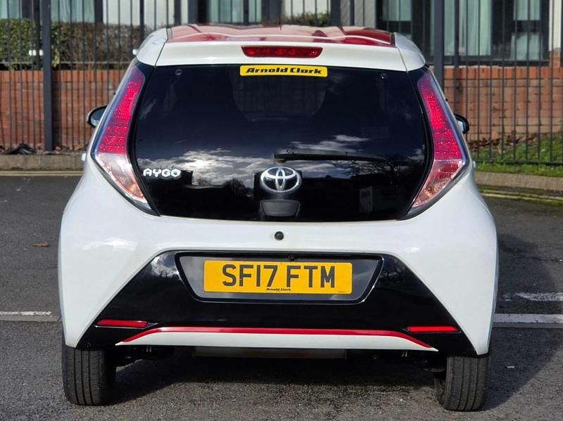 Used Toyota Aygo x-press 69 HP (50 kW) 2017 White Hatchback