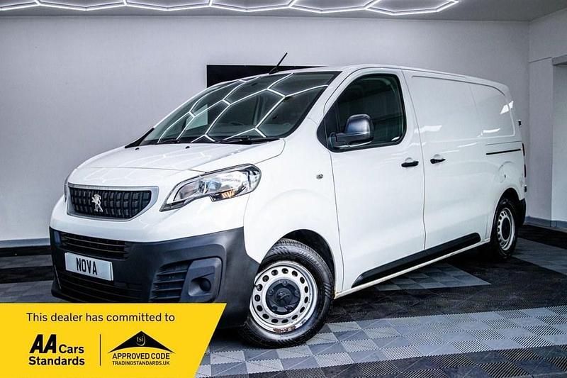 White Used 2017 Peugeot Expert Van | £9,499 (Fair price) - Image 1/4