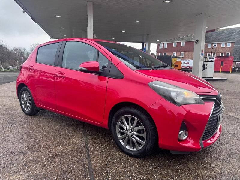Used Toyota Yaris 2016 Red Hatchback