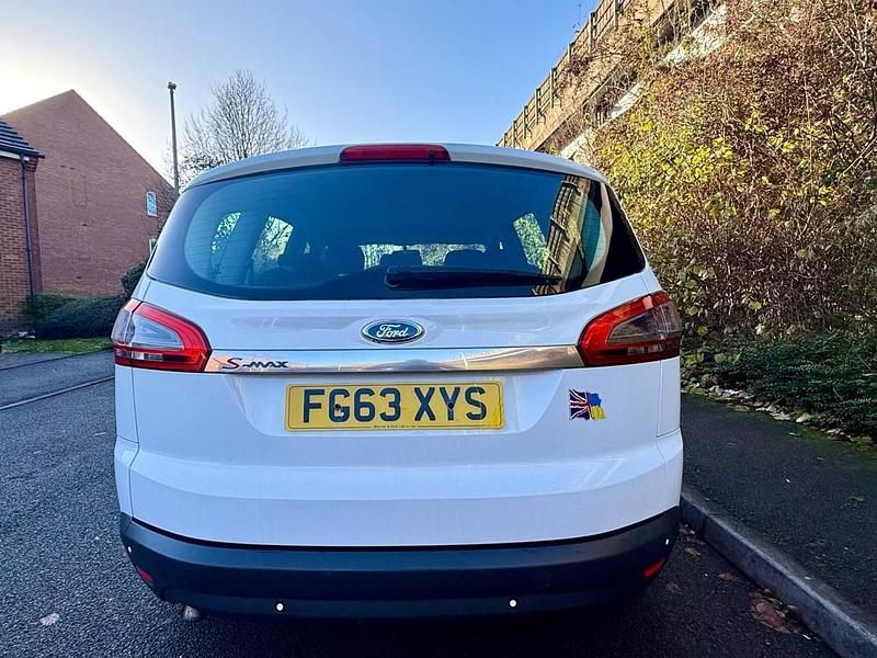 Used Ford S-MAX Zetec 140 HP (102 kW) 2013 White MPV