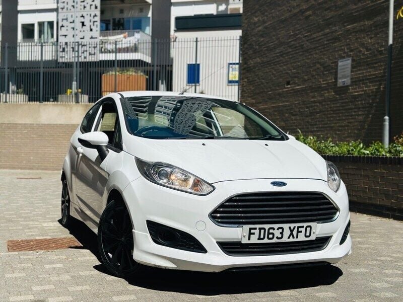White Used 2014 Ford Fiesta Zetec Hatchback | £2,298 (Good price) - Image 1/4