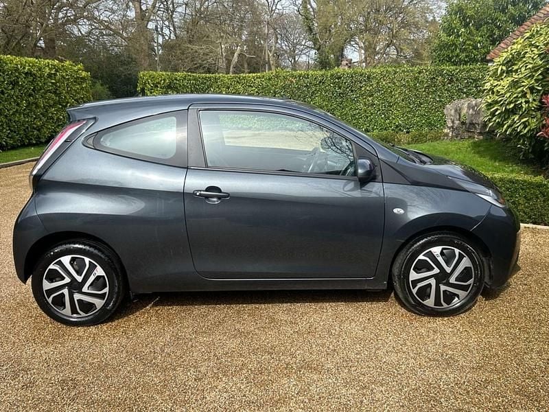 Usado Toyota Aygo X-play 2015 Cinzento Citadino
