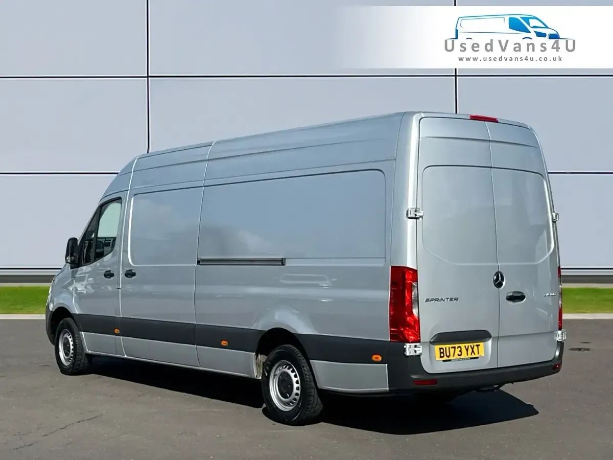 Used Mercedes Sprinter Progressive 150 HP (110 kW) 2023 Silver Van