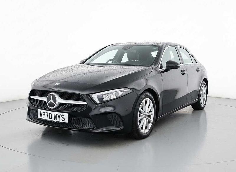Begagnad Mercedes A200 150 HK (110 kW) 2020 Svart Halvkombi