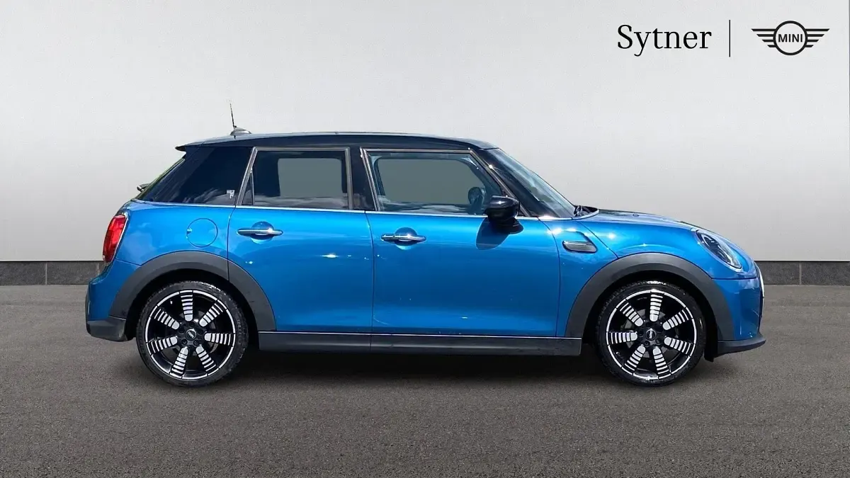Used Mini Cooper Exclusive 134 HP (98 kW) 2022 Blue Hatchback