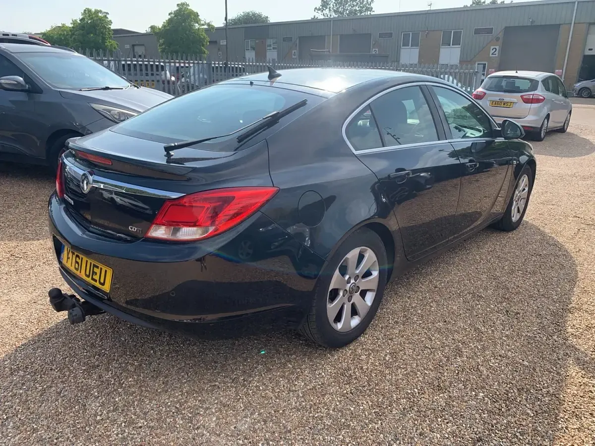 Used Vauxhall Insignia SRi 160 HP (117 kW) 2011 Black Hatchback