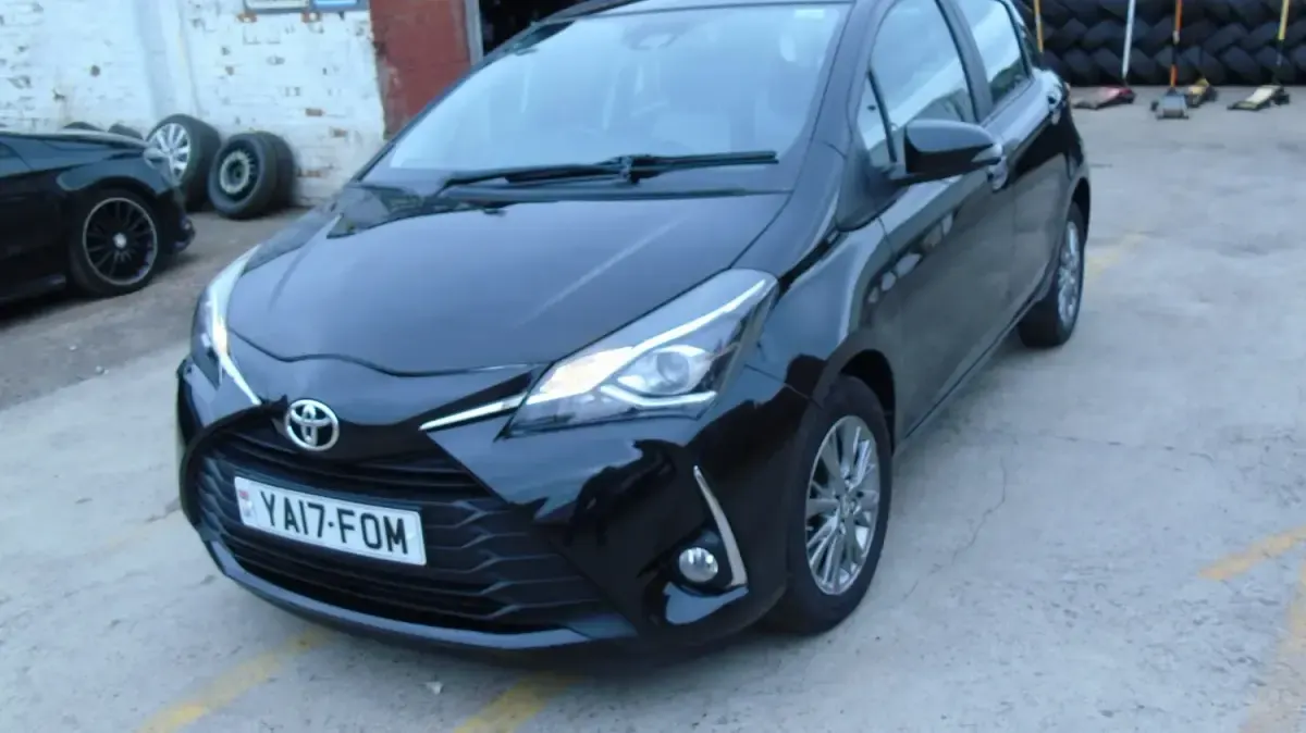 Used Toyota Yaris 111 HP (81 kW) 2017 Black Hatchback