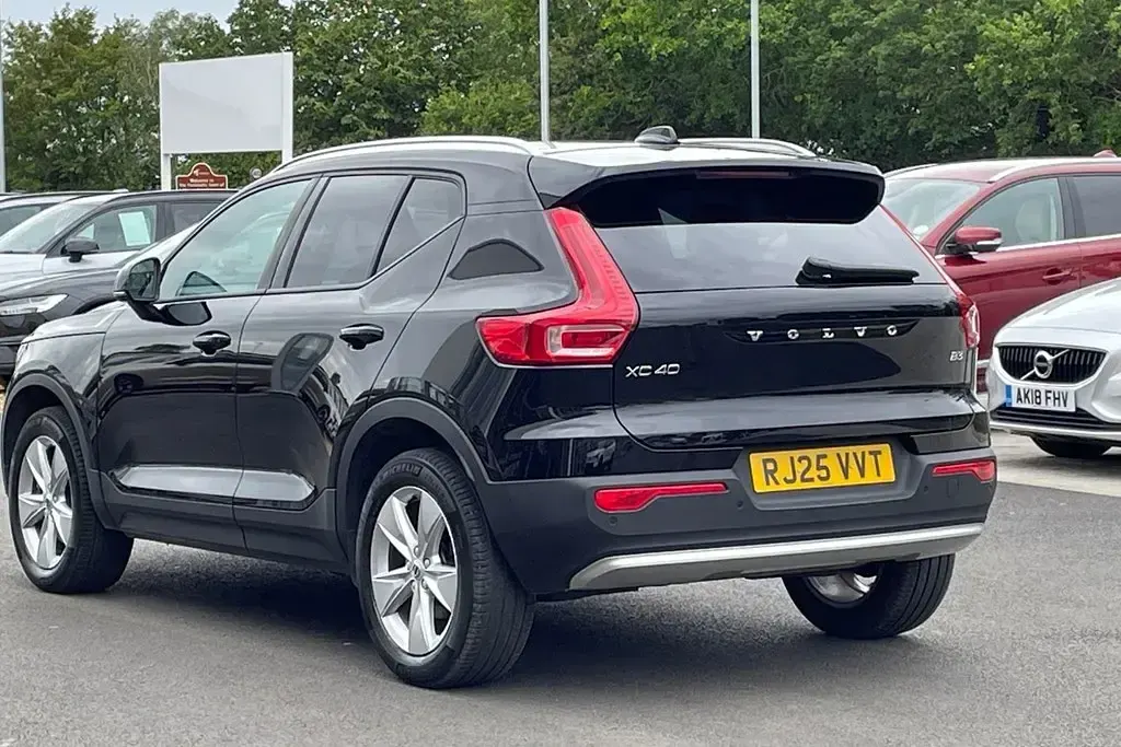 Used Volvo XC40 Core 161 HP (118 kW) 2025 Black SUV