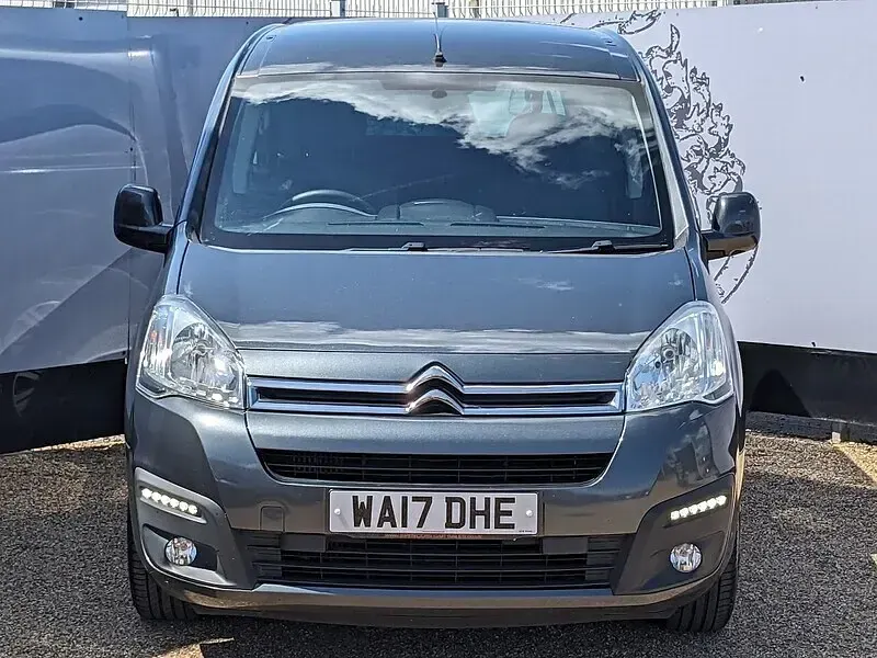 Used Citroën Berlingo Feel 100 HP (73 kW) 2017 Grey MPV
