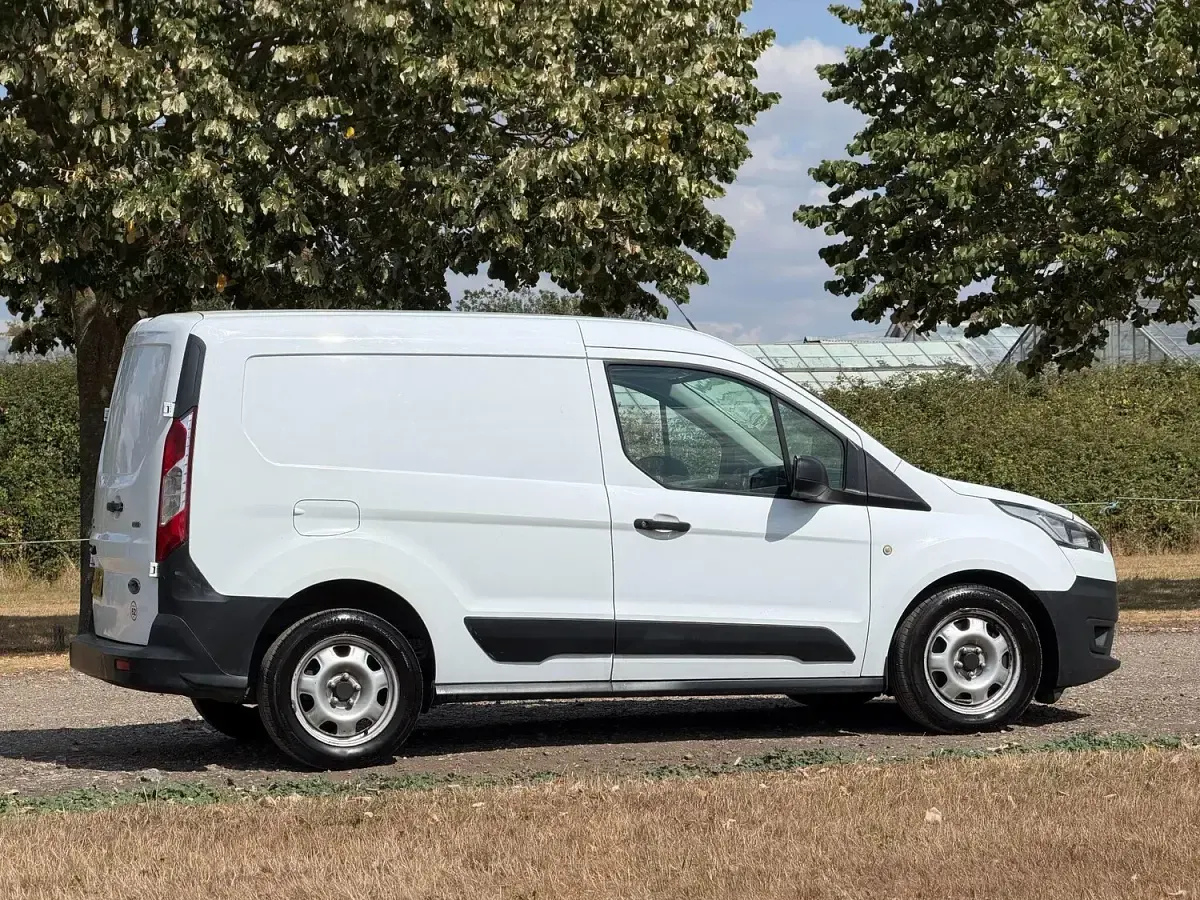 Used Ford Transit Connect 100 HP (73 kW) 2018 White MPV