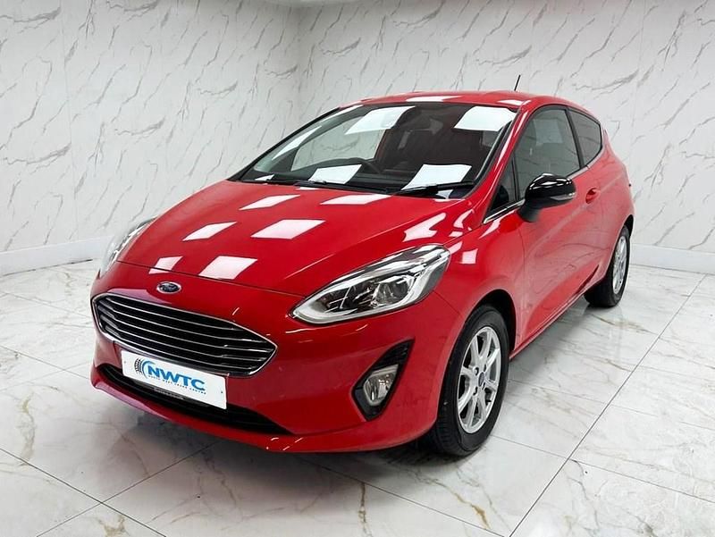 Used Ford Fiesta Zetec 85 HP (62 kW) 2017 Red Hatchback