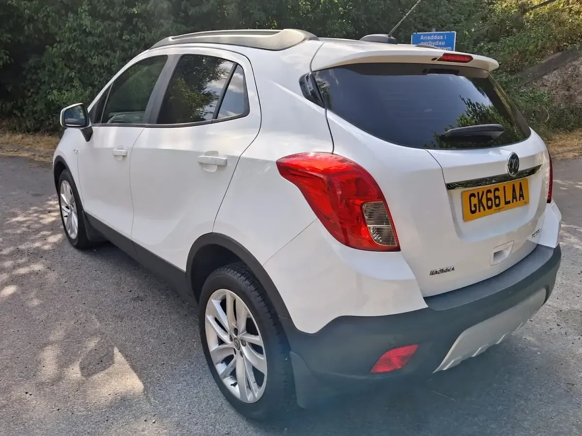 Used Vauxhall Mokka 140 HP (102 kW) 2016 White SUV