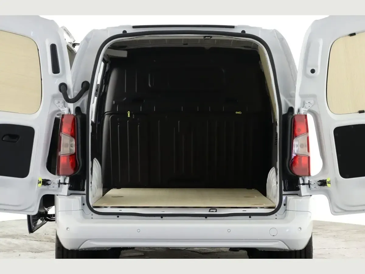 New Citroën Berlingo 130 HP (95 kW) 2026 White MPV