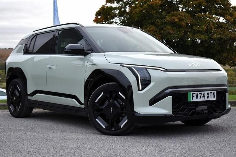 Green Used 2024 Kia EV3 GT-Line SUV | £29,854 (Fair price) - Image 1/3
