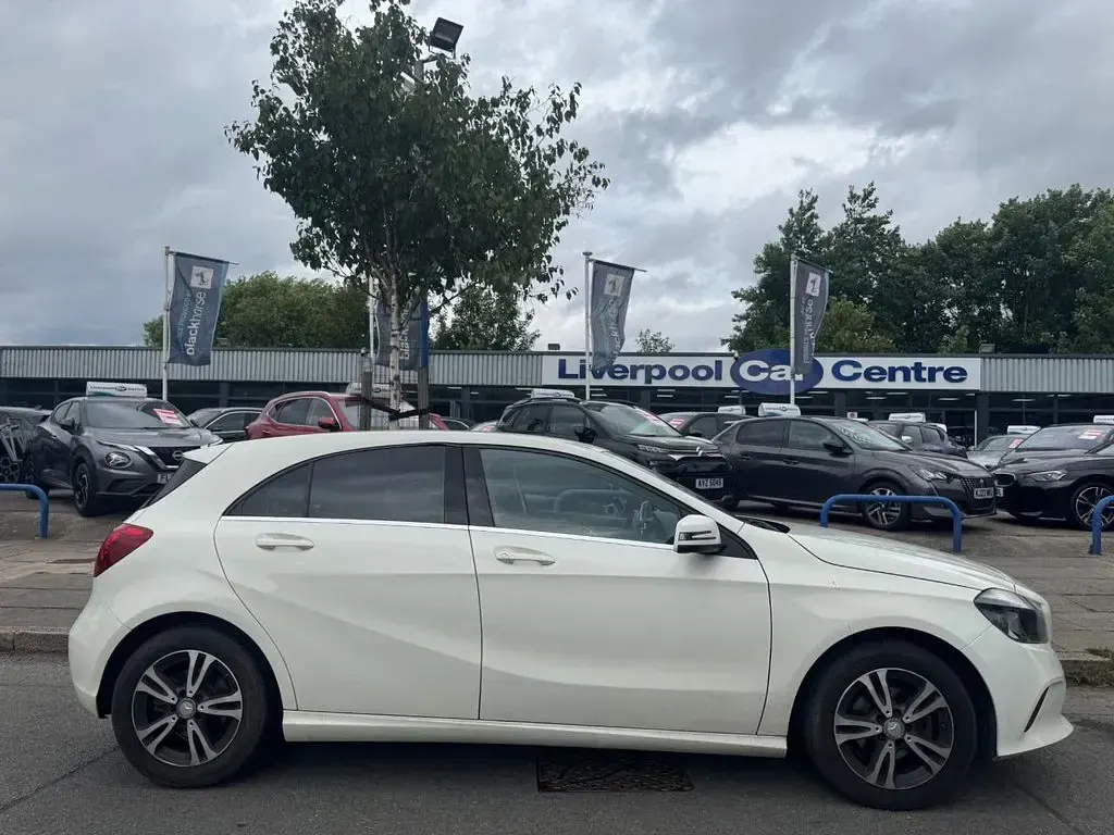Used Mercedes A180 SE 109 HP (80 kW) 2016 White Hatchback