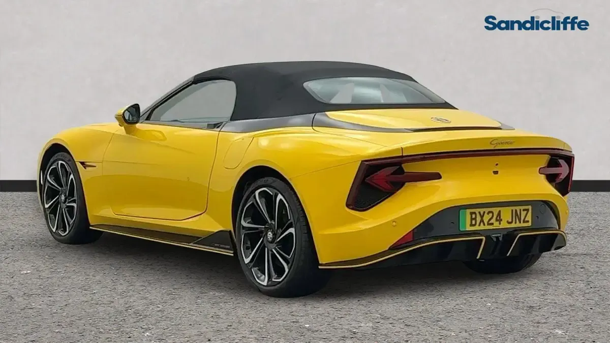 Usado MG Cyberster 375 kW (510 HP) 2024 Amarelo Cabrios