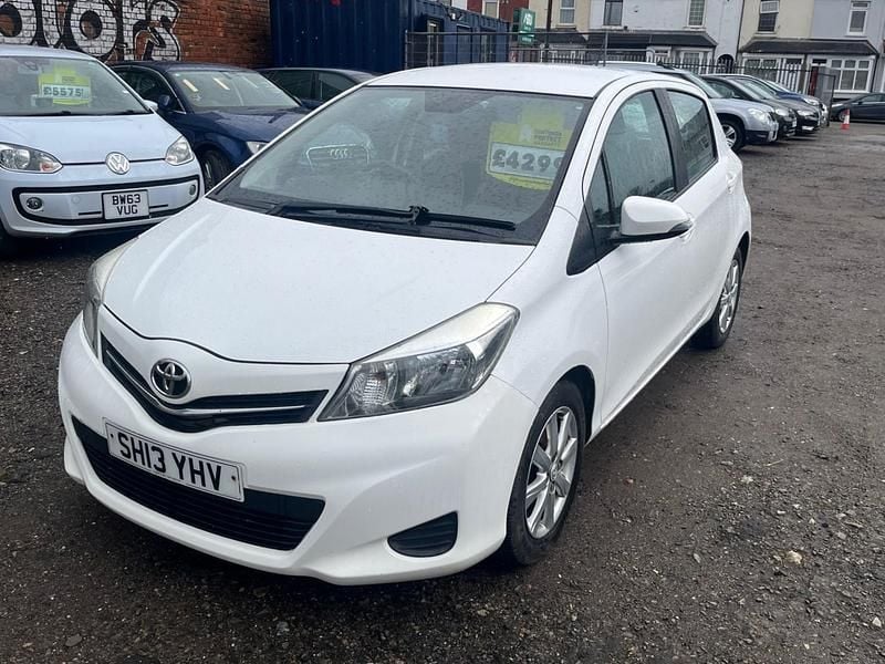 Used Toyota Yaris 2013 White Hatchback