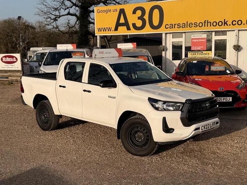 Used Toyota HiLux Active 150 HP (110 kW) 2022 White Pickup
