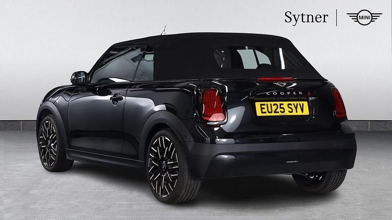 Begagnad Mini Cooper 201 HK (147 kW) 2025 Svart Halvkombi