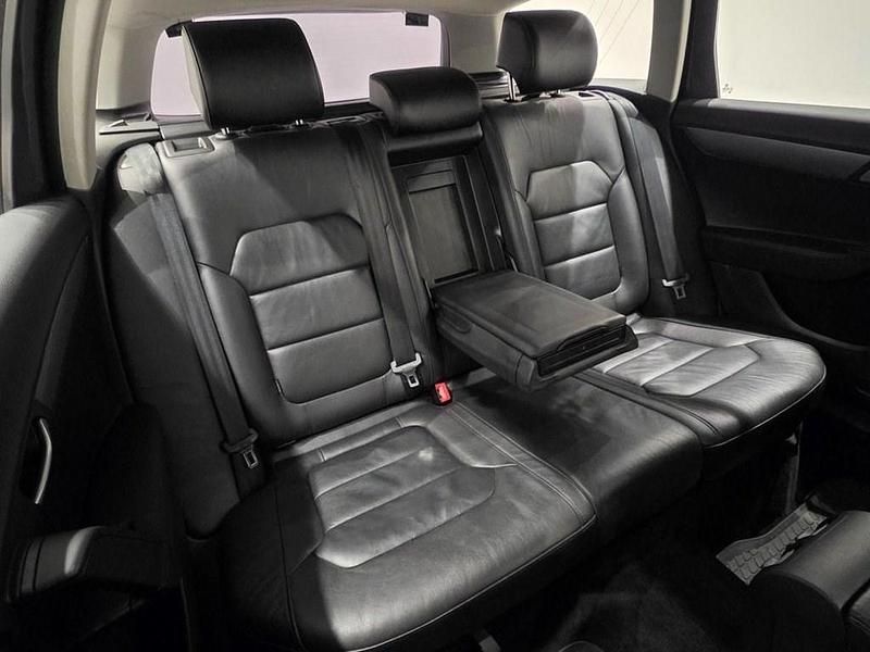 Used VW Passat Executive 140 HP (102 kW) 2014 Grey Estate