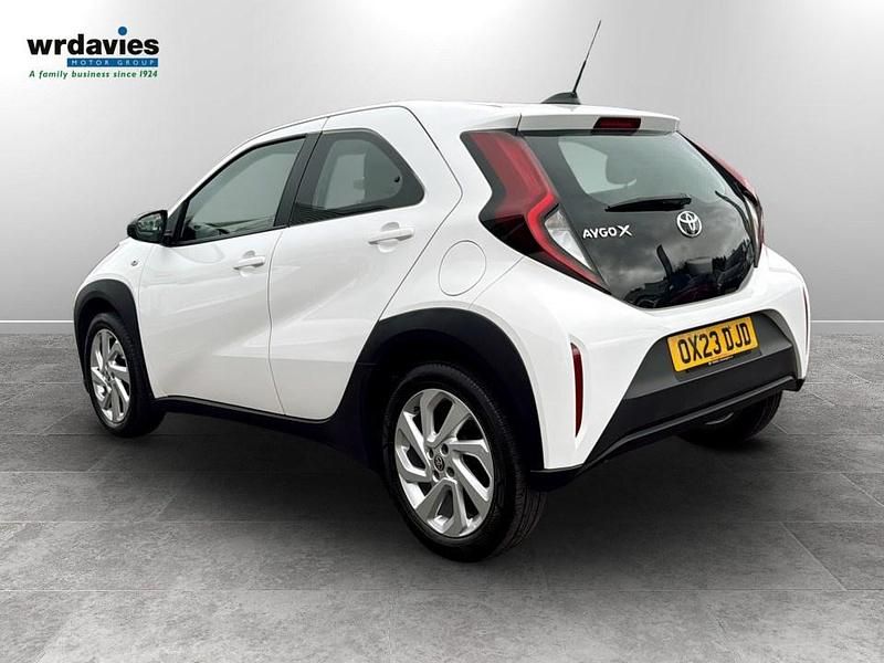 Used Toyota Aygo X PURE 72 HP (52 kW) 2023 Pure white SUV