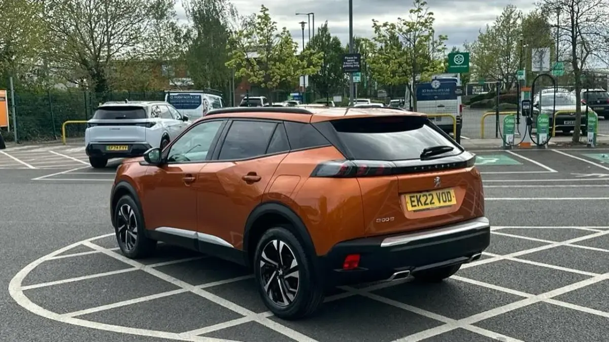 Used Peugeot 2008 Allure Premium 129 HP (94 kW) 2022 Orange SUV