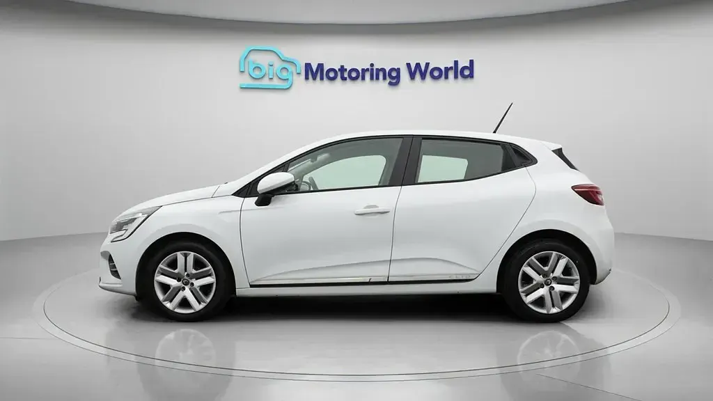 Używany Renault Clio V Play 75 KM (55 kW) 2021 Biały Hatchback