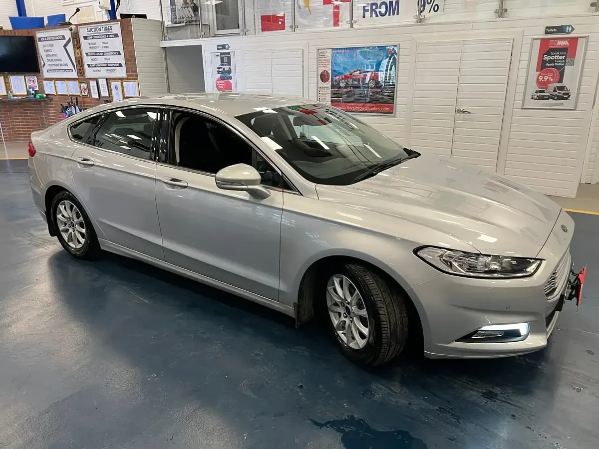 Used Ford Mondeo Zetec 120 HP (88 kW) 2018 Silver Hatchback