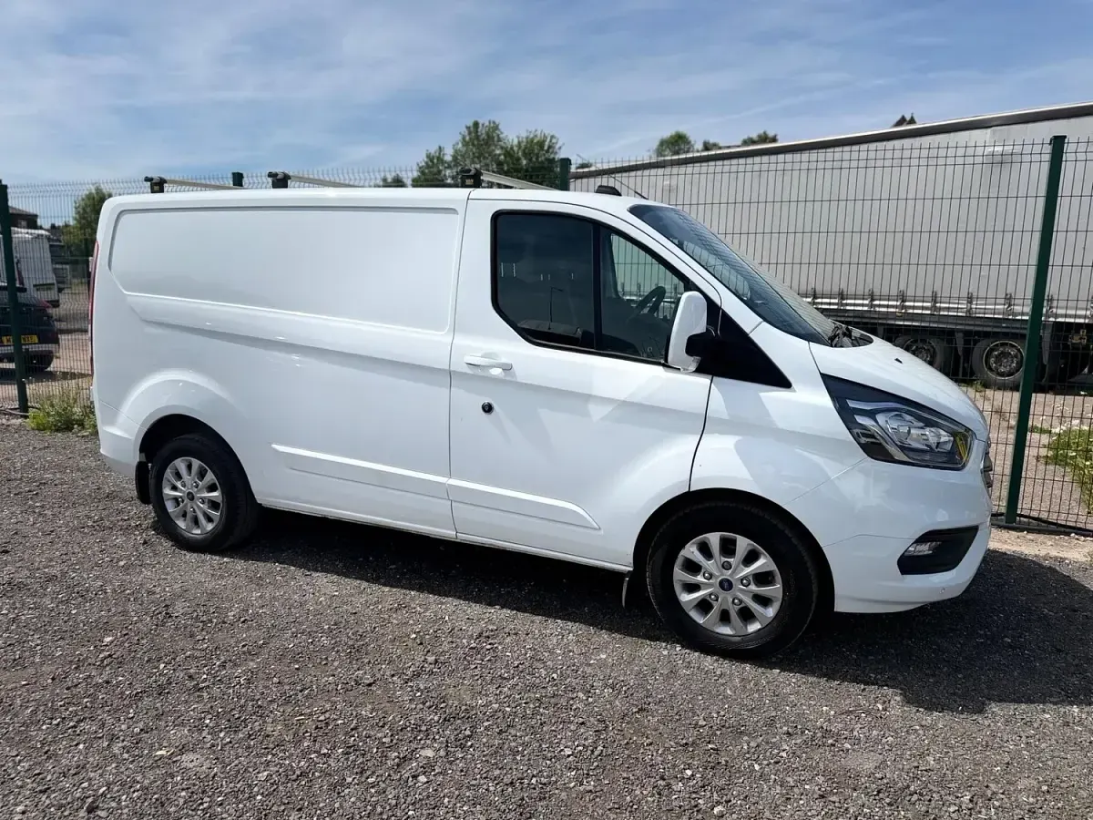 Used Ford Transit Custom Limited 130 HP (95 kW) 2023 White Van