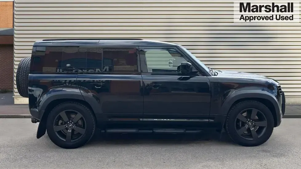 Używany Land Rover Defender HSE Dynamic 404 KM (297 kW) 2023 Czarny SUV