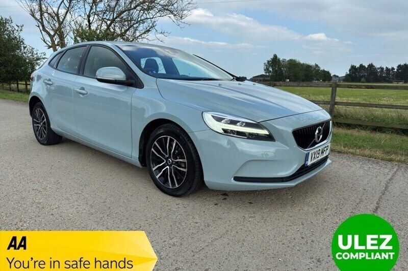 Blue Used 2019 Volvo V40 Momentum Estate | £7,999 (Fair price) - Image 1/1